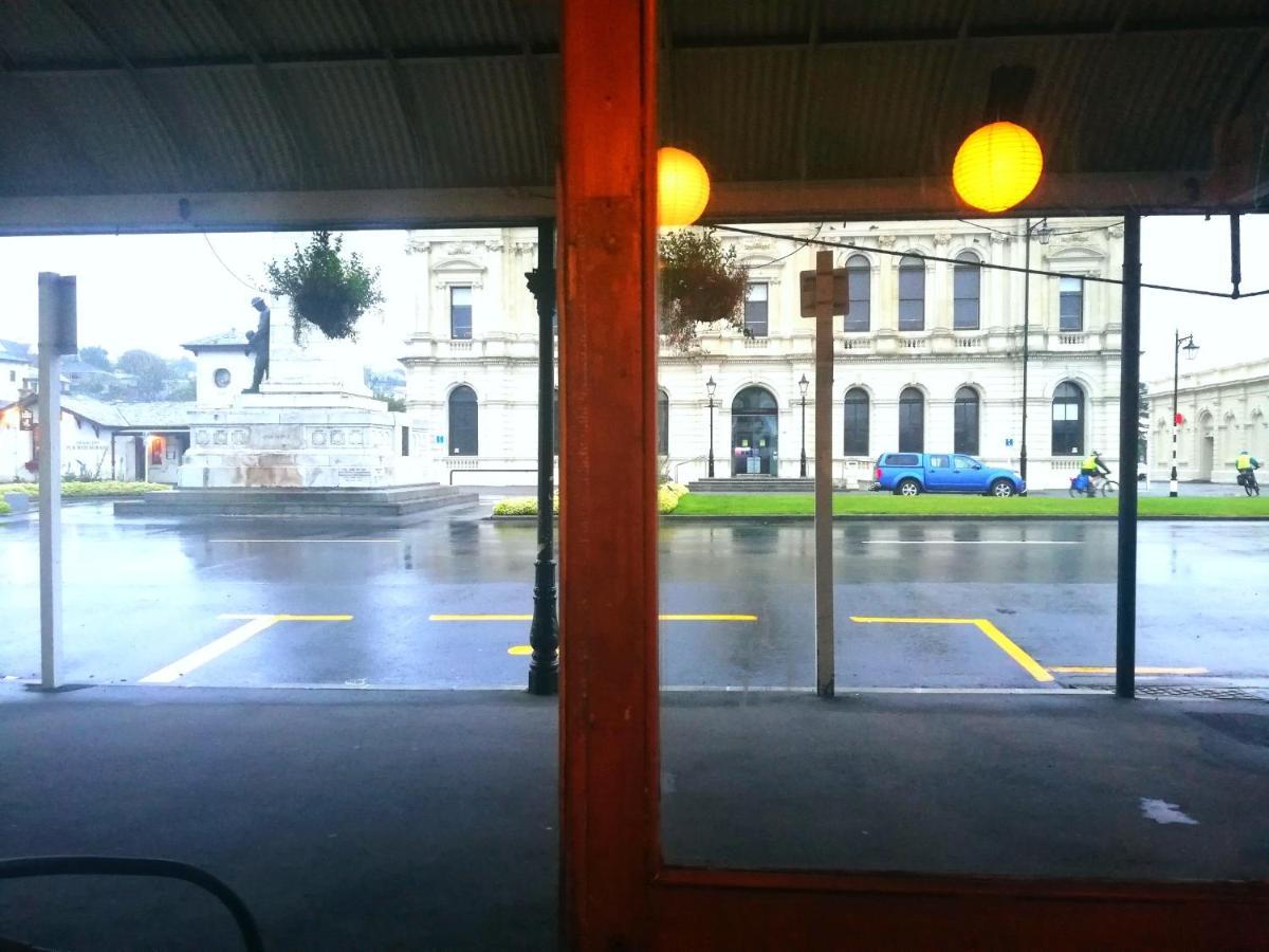 Empire Hotel Backpackers Oamaru Exterior photo